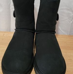 UGGS Women Black Bailey Button II size 8